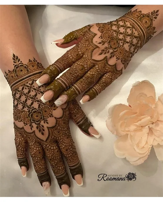Classic Petal And Peacock Featuring Back Hand Mehndi Design Classic Petal And Peacock Featuring Back Hand Mehndi Design